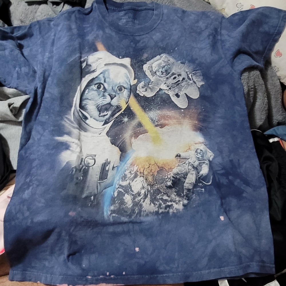 The mountain space cat shirt size large men's